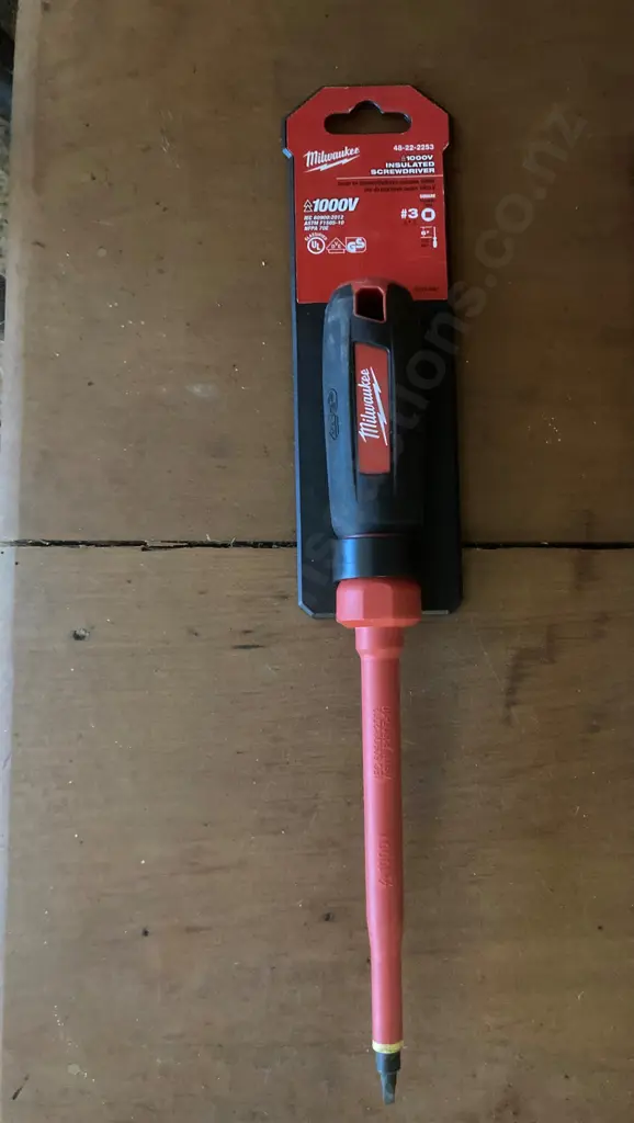 New Milwaukee Hand Tools - 1000V Insulated Screwdriver, 3 x Screwdrivers, 2 x Hollowcore Magnetic Nut Drivers Image 1++
