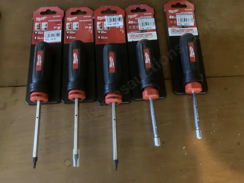 New Milwaukee Hand Tools - 1000V Insulated Screwdriver, 3 x Screwdrivers, 2 x Hollowcore Magnetic Nut Drivers Image 1++