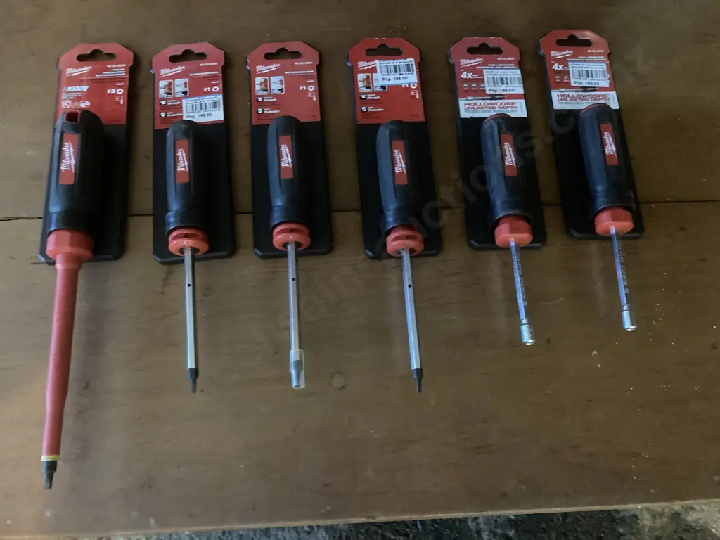 New Milwaukee Hand Tools - 1000V Insulated Screwdriver, 3 x Screwdrivers, 2 x Hollowcore Magnetic Nut Drivers Image 1++