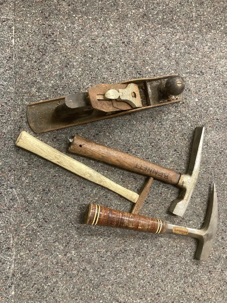 Vintage Hammers And a Bailey No 5 Wood Plane Image 1++