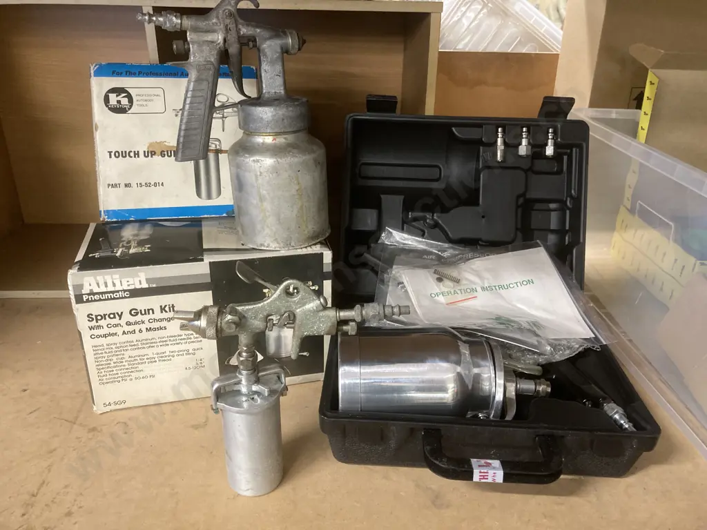 Pair of Spray Gun Kits, Touch Up Guns Etc Image 1++