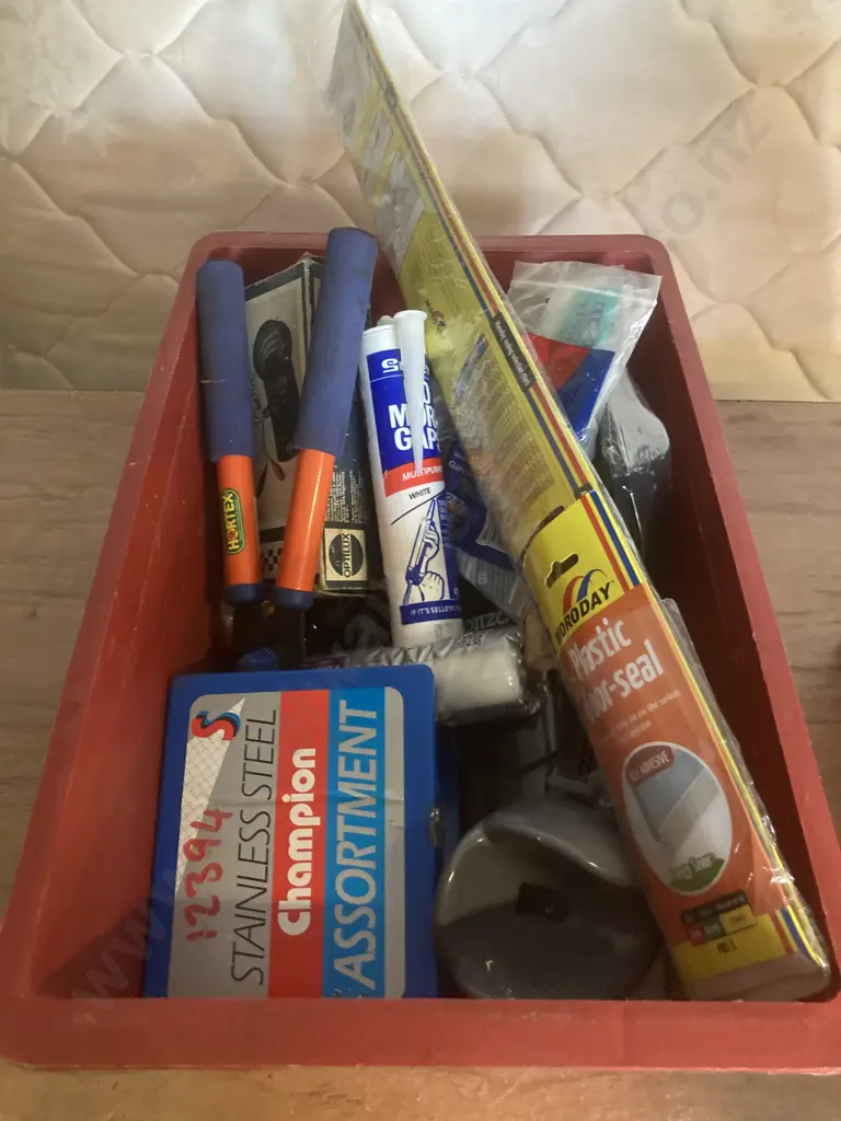 Red Bin Hardware, D-Shackles, Tapping Screws, Secauters Etc Image 1++