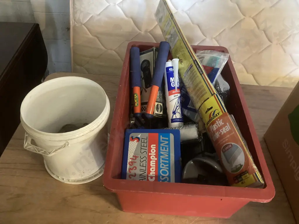 Red Bin Hardware, D-Shackles, Tapping Screws, Secauters Etc Image 1++