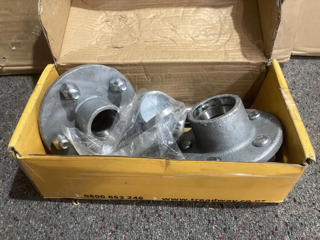 Treadway Hub Set 98180 NSK Image 1++