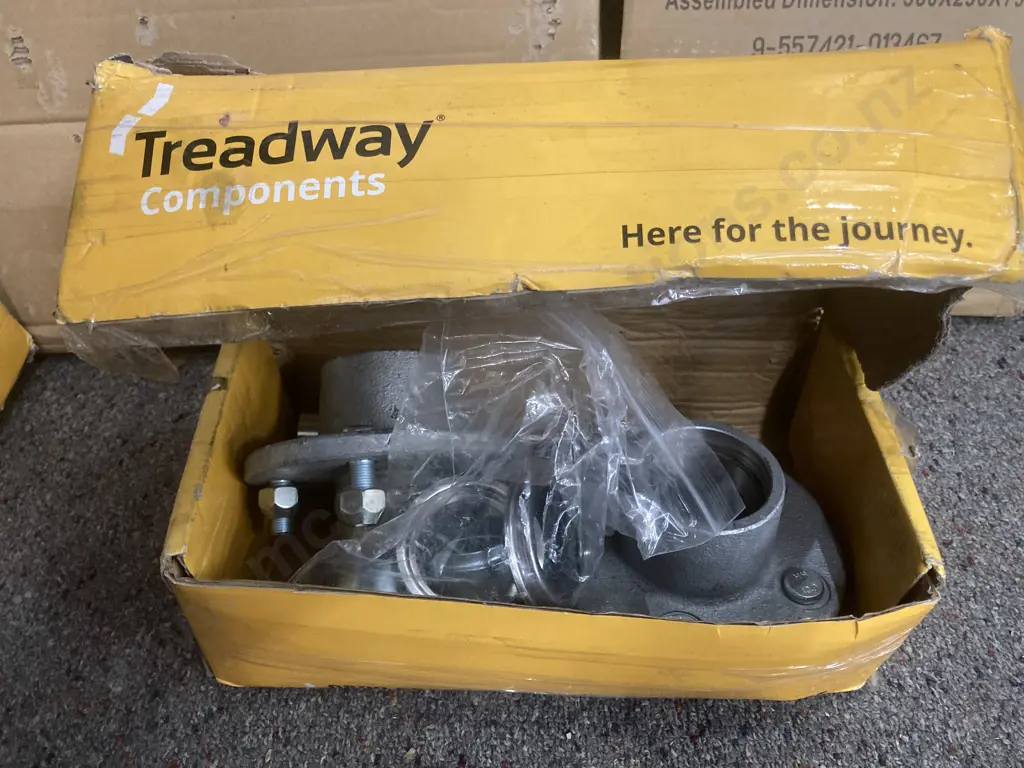 Treadway Hub Set 98180 NSK Image 1++