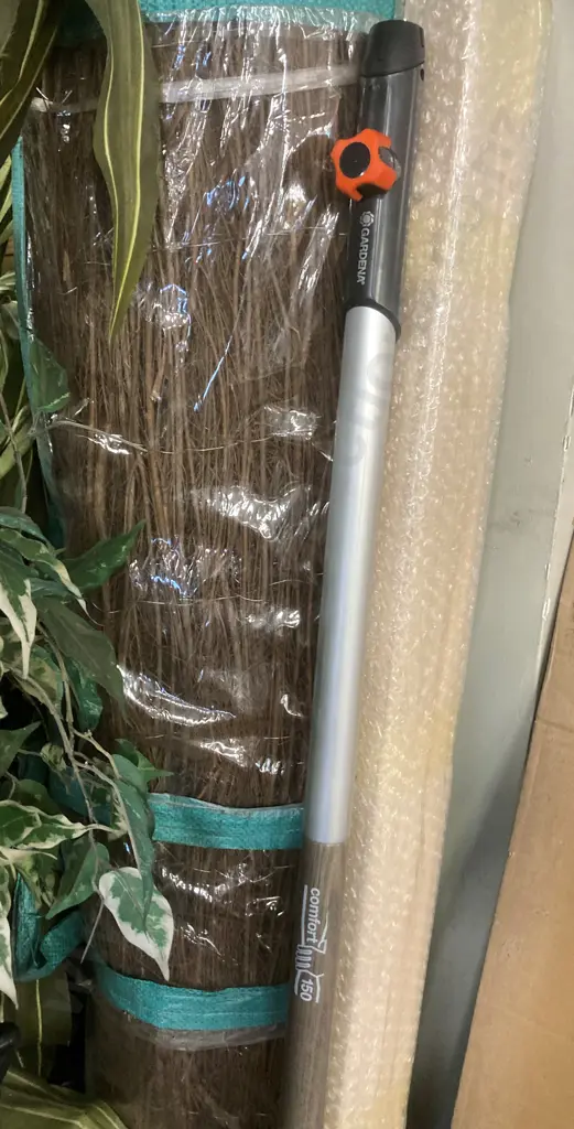 Brush Fencing & Wooden Lengths x 4 & Gardena Combisystem Wooden Handle For Attachments Comfort 150 Image 1++