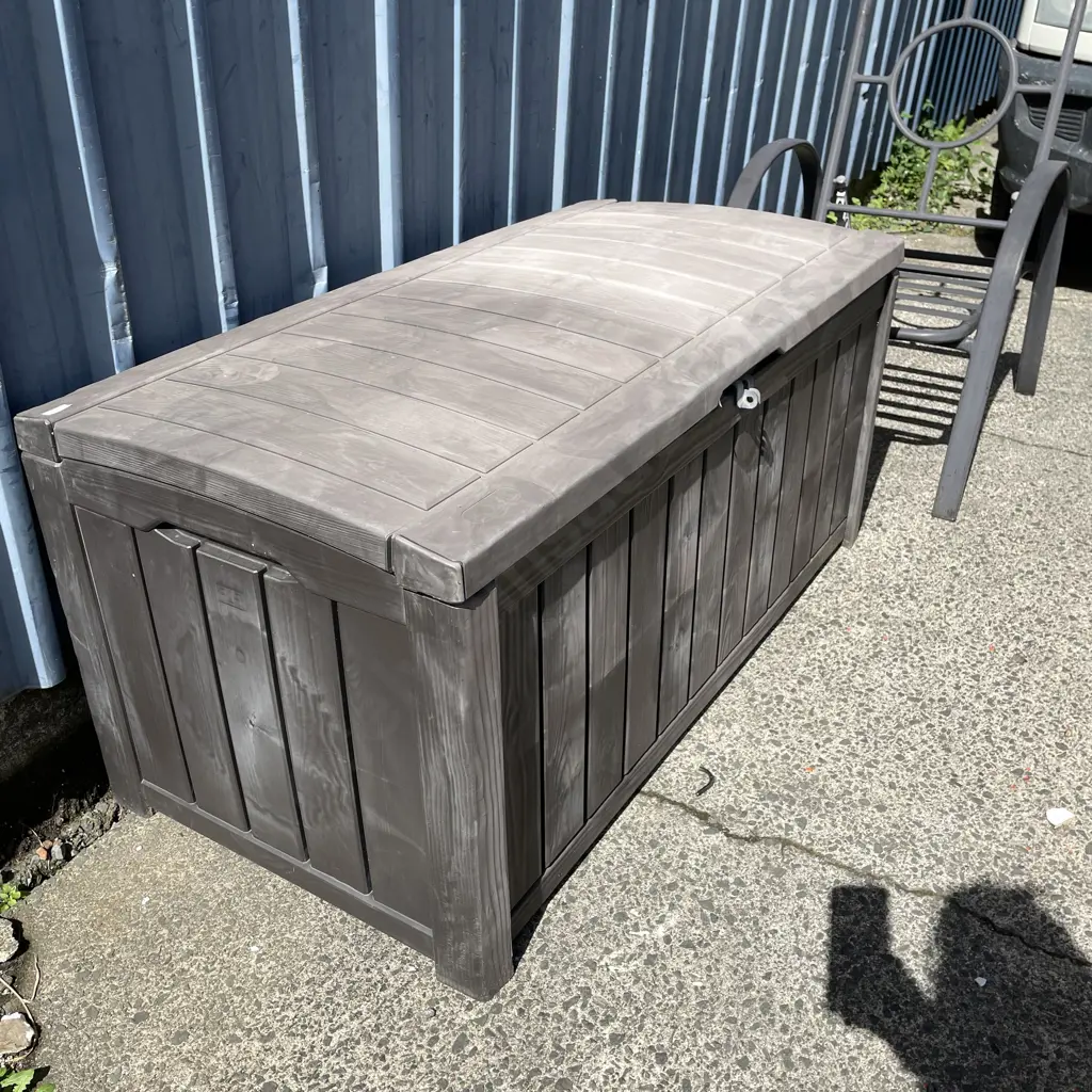 Large Keter Outdoor Storage Box. L127, H60, W64cm Image 1++