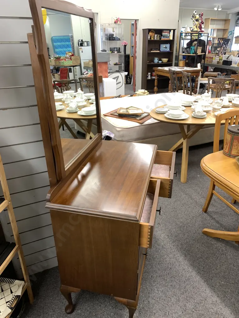 Mahogany Dressing Table with mirror. 6 drawer, cabriole legs. Ornate round handles. H167 W88 D45cm Image 1++