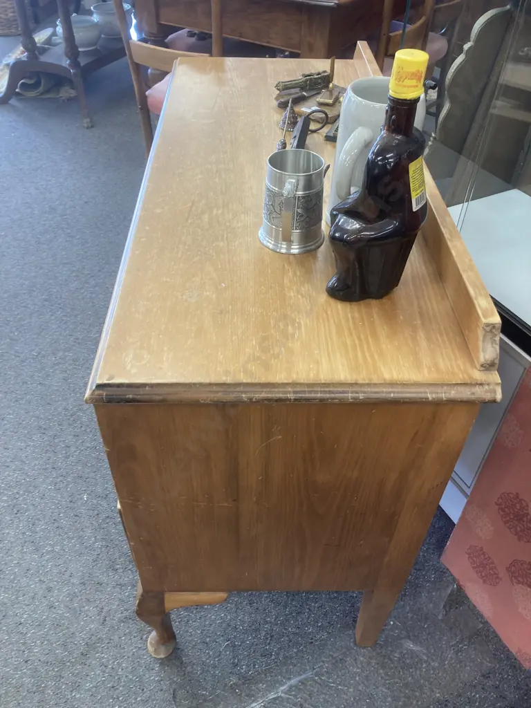 Vintage Rimu Sideboard, Brass Drop Handles, Cabriole Legs, H80 L107 D44cm Image 1++