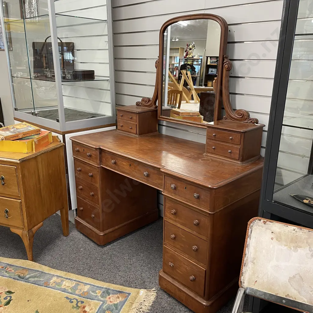 19th Century Heal and Sons London Dressing Table with mirror. Solid Mahogany. Image 1++