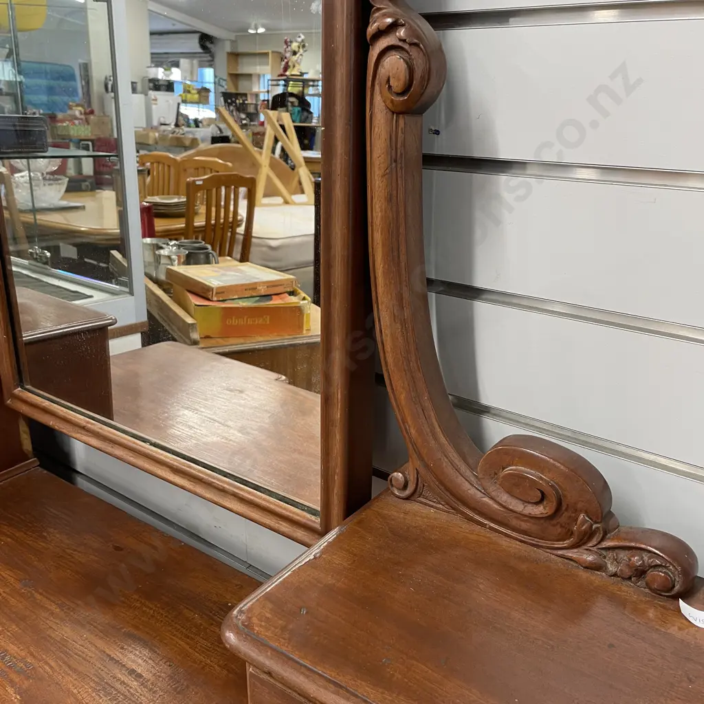 19th Century Heal and Sons London Dressing Table with mirror. Solid Mahogany. Image 1++