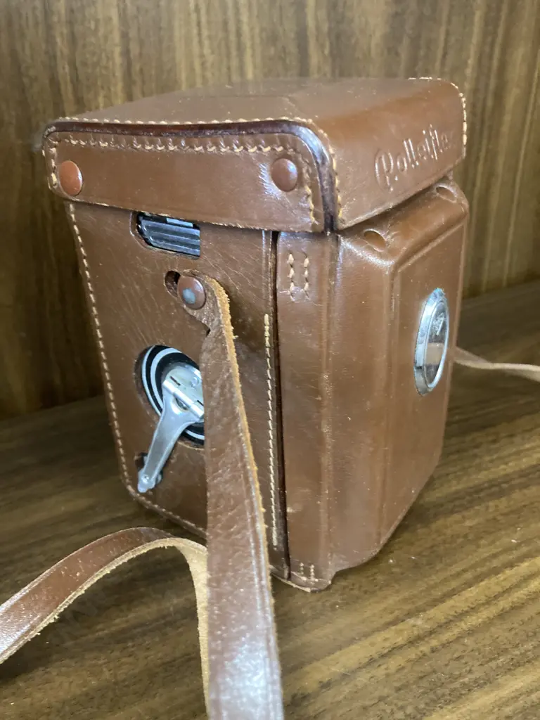 Vintage Rolleiflex 3.5B with 75mm f/3.5 Carl Zeiss Tessar Lens and Leather Case Image 1++