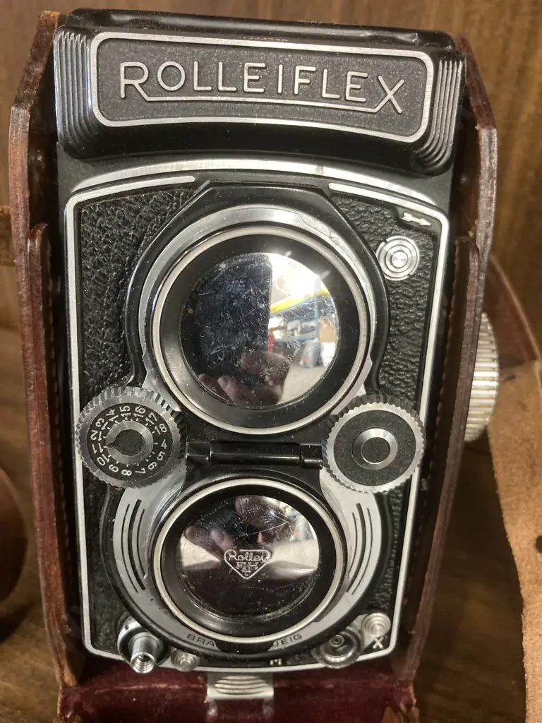 Vintage Rolleiflex 3.5B with 75mm f/3.5 Carl Zeiss Tessar Lens and Leather Case Image 1++