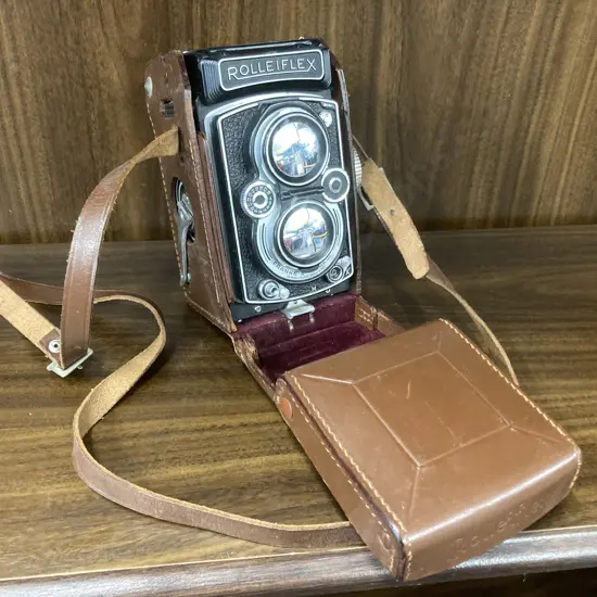 Vintage Rolleiflex 3.5B with 75mm f/3.5 Carl Zeiss Tessar Lens and Leather Case