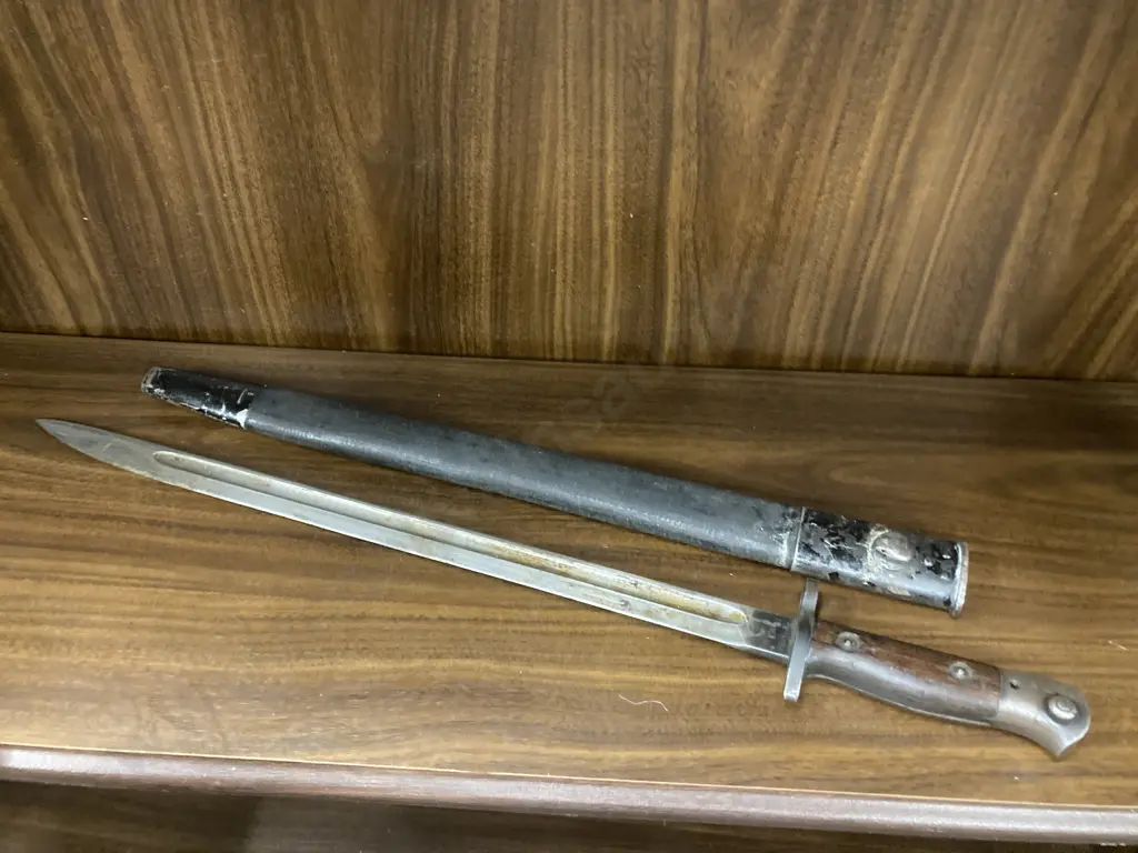 Vintage Chapman Pattern 1907 Bayonet With Leather Scabbard, 'NZ' Stamped To Pommel Image 1++