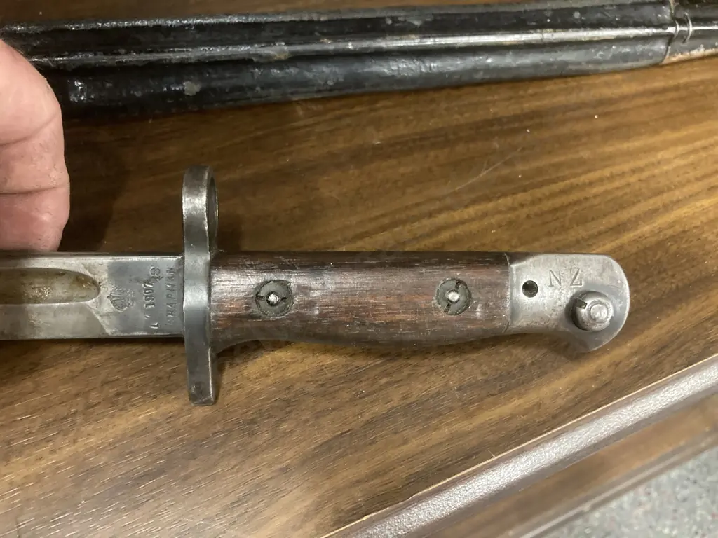 Vintage Chapman Pattern 1907 Bayonet With Leather Scabbard, 'NZ' Stamped To Pommel Image 1++