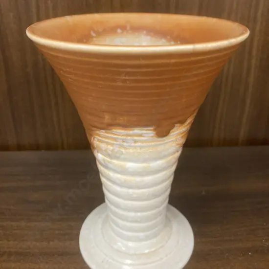 Art Deco Enoch Wedgwood Mottled Ridged Pottery Two-Tone Vase Unicorn Mark, H15.5cm (af)