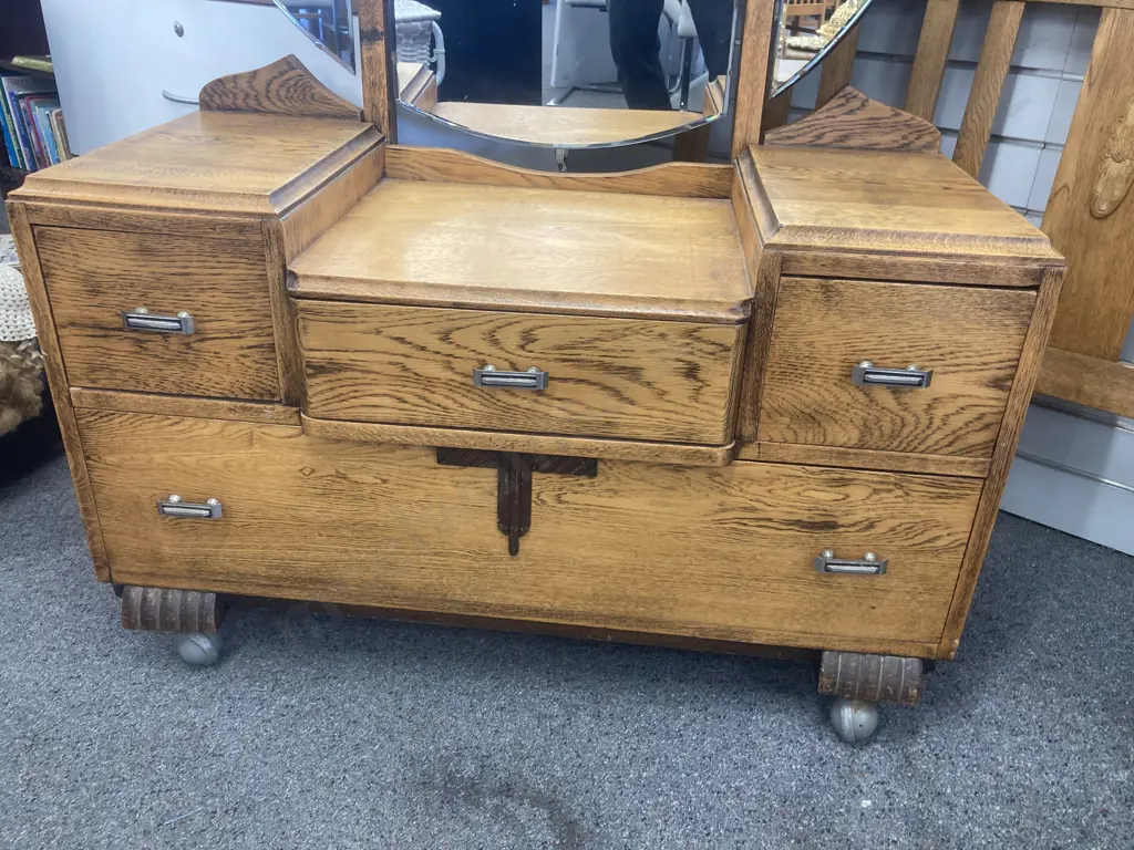 Stunning Oak Dressing Table, Round 3 Part Bevelled Mirror, 4 Drawer, On Castors Image 1++