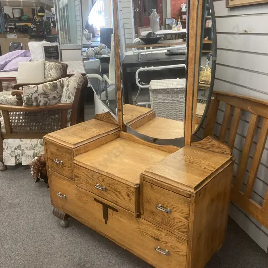 Stunning Oak Dressing Table, Round 3 Part Bevelled Mirror, 4 Drawer, On Castors