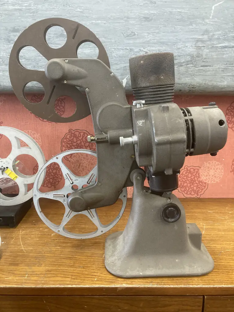 Vintage 1930s Cine Projector- Bell & Howell Gaumont Model 606 Metal 8mm Image 1++