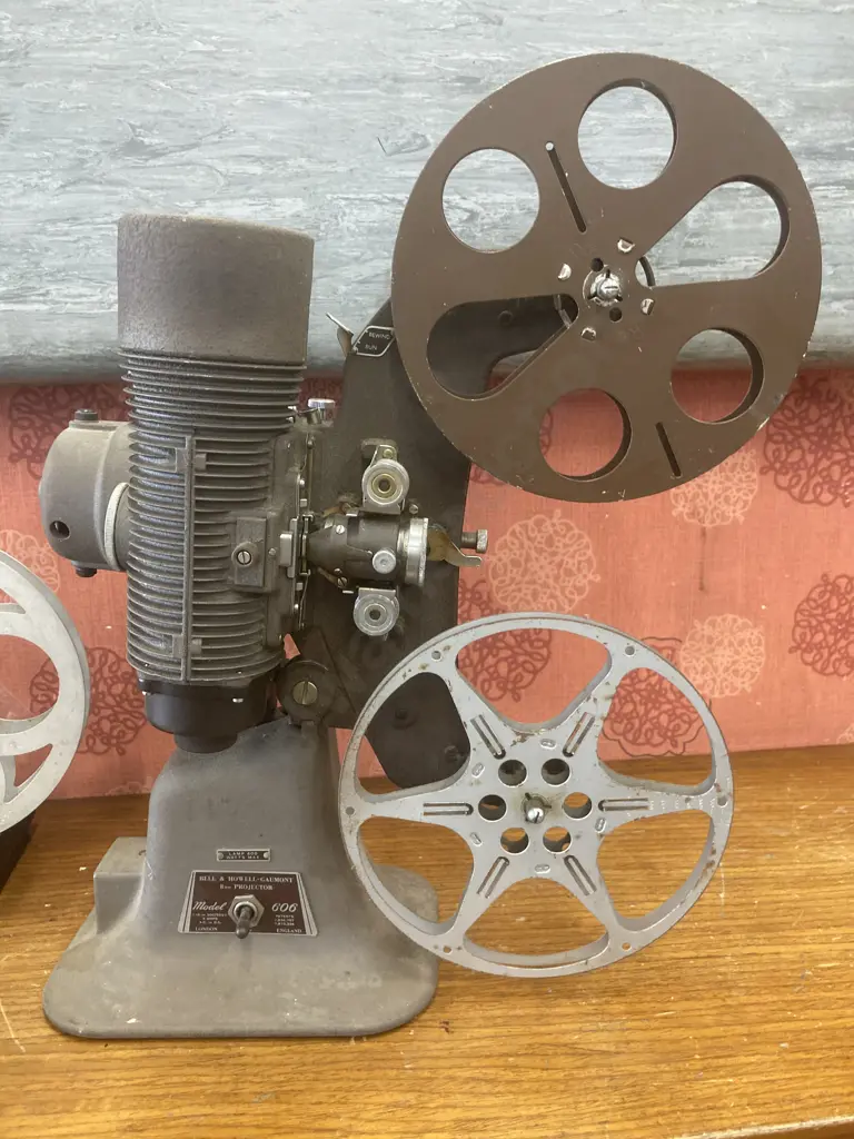 Vintage 1930s Cine Projector- Bell & Howell Gaumont Model 606 Metal 8mm Image 1++