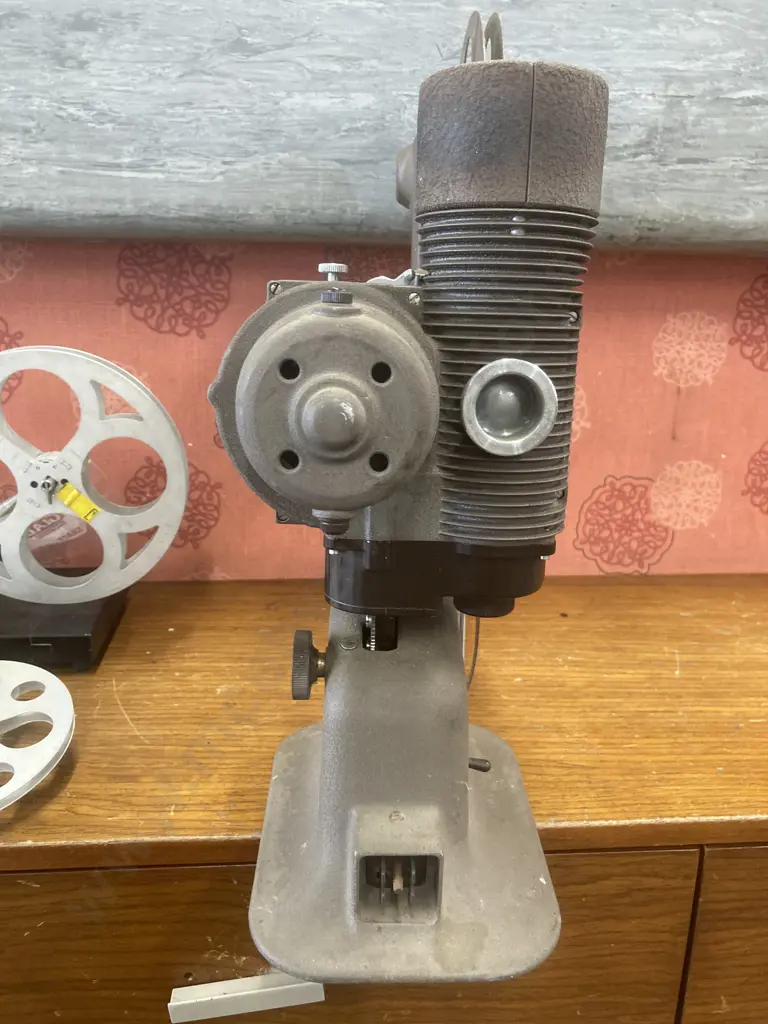 Vintage 1930s Cine Projector- Bell & Howell Gaumont Model 606 Metal 8mm Image 1++