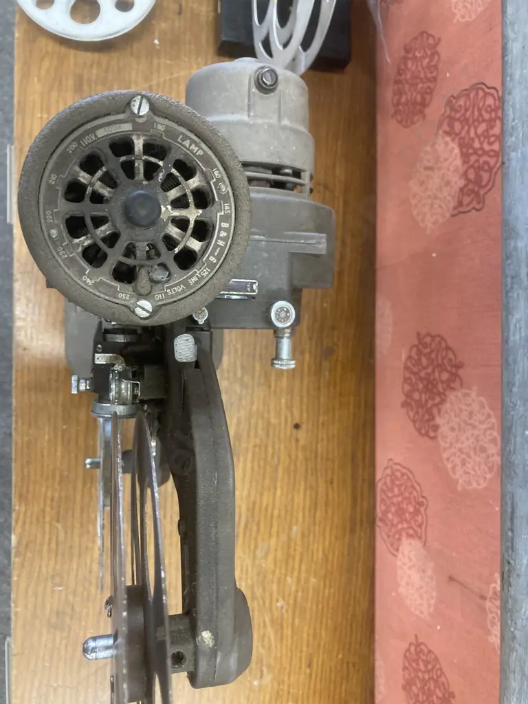 Vintage 1930s Cine Projector- Bell & Howell Gaumont Model 606 Metal 8mm Image 1++