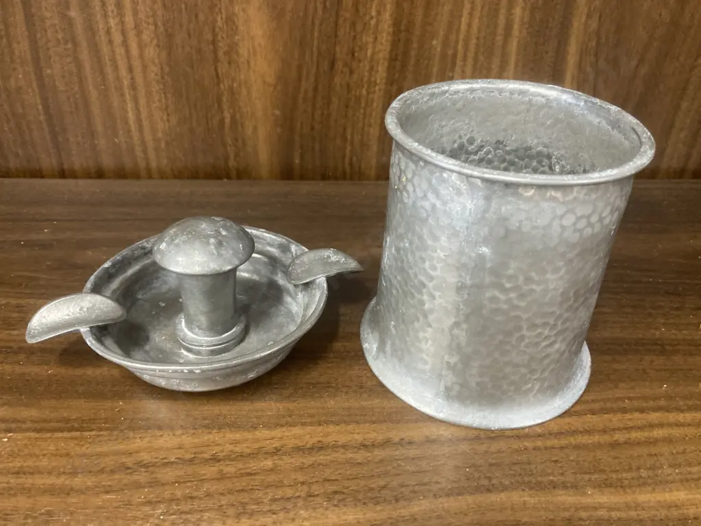 Vintage Hammered Pewter Ashtray With Chamber - Civic Pewter, 1374, Made In England, 13 x 13cm Image 1++