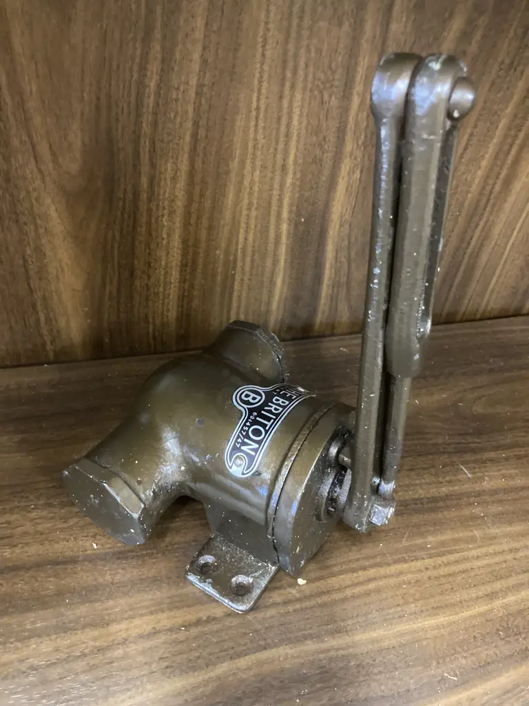 Vintage 1950's Original BRITON Model B Door Closer Image 1++