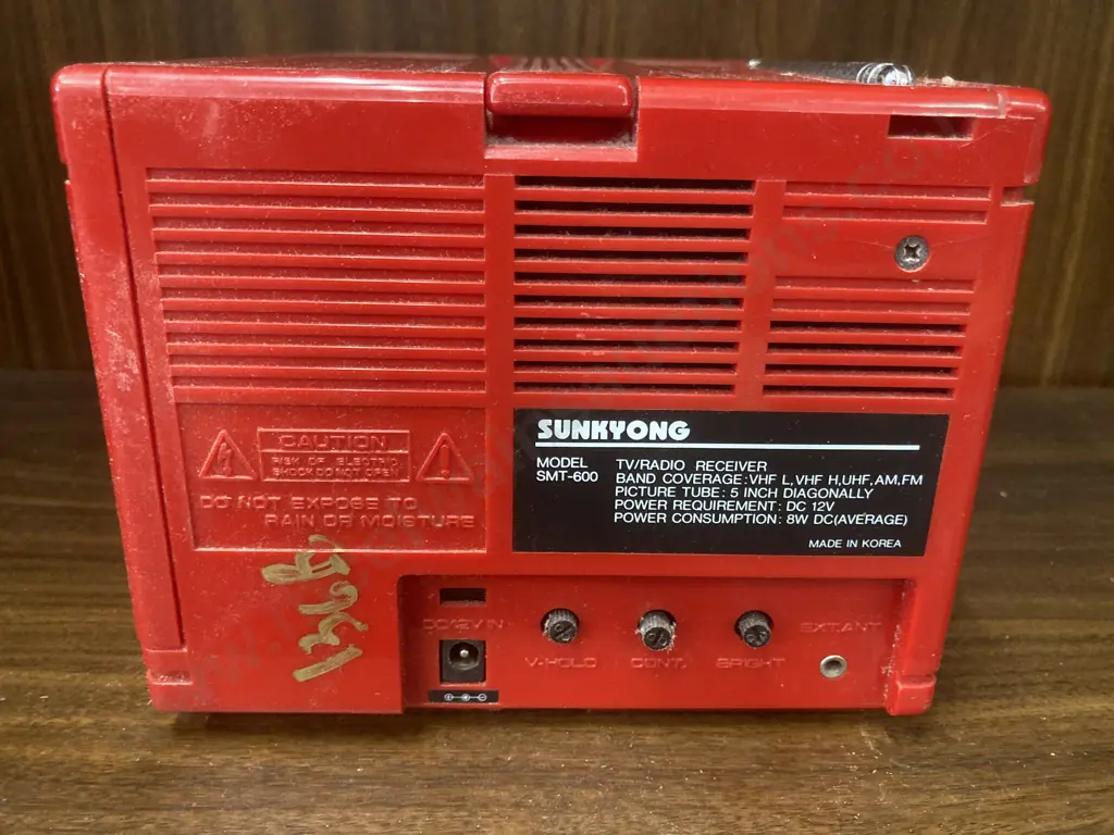 Vintage Red Sunkyong Black & White TV/Radio Receiver Model SMT-600 With Power Supply Image 1++