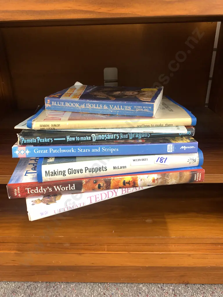 Selection of Books Including Teddys World, Great Patchwork Etc Image 1++