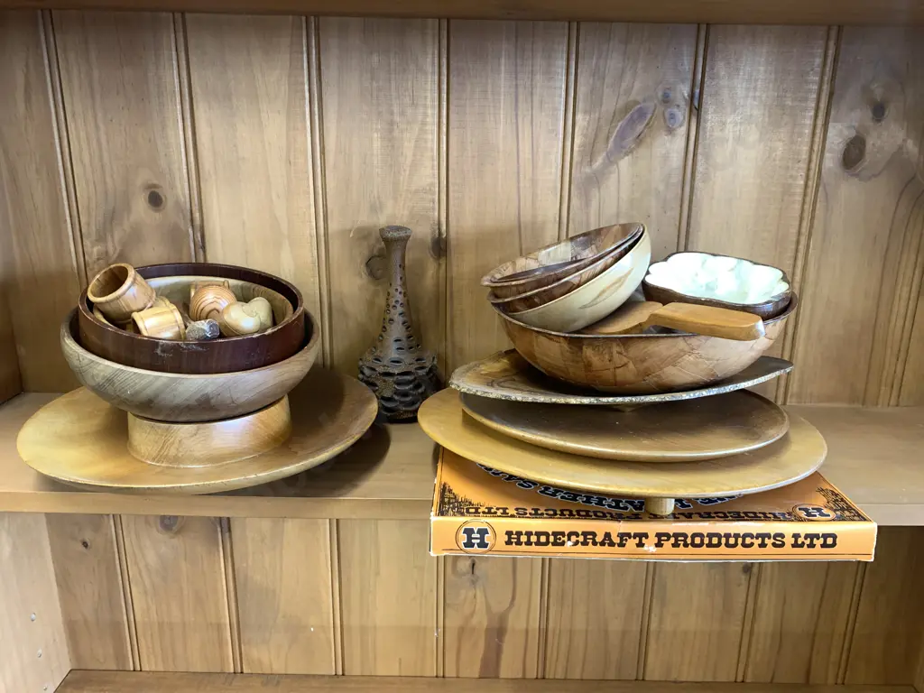 Selection of Vintage Woodenware, Platters, Bowls, Serviette Ring, Etc Image 1++