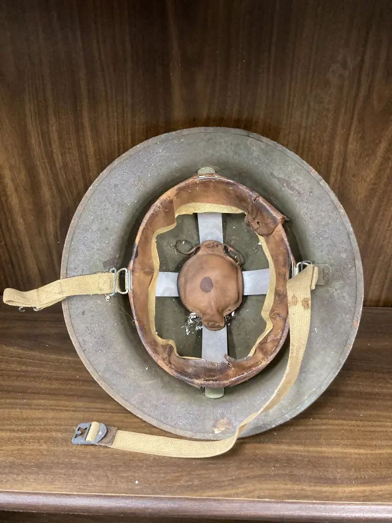 Vintage Brodie Military Helmet With Liner Image 1++