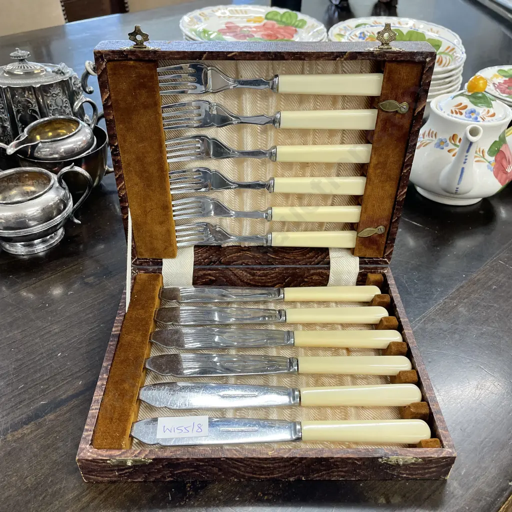 Vintage Boxed Fish Knife and Fork Set Image 1++