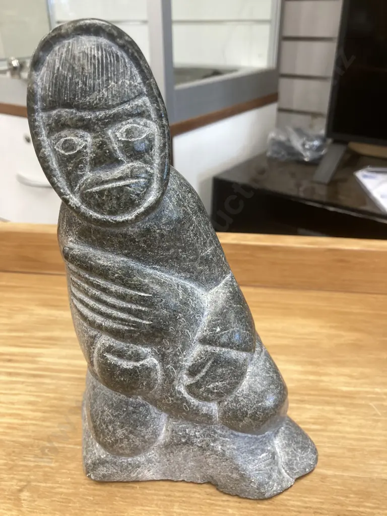 Vintage Inuit Soapstone Carving, 24 x 16cm Image 1++