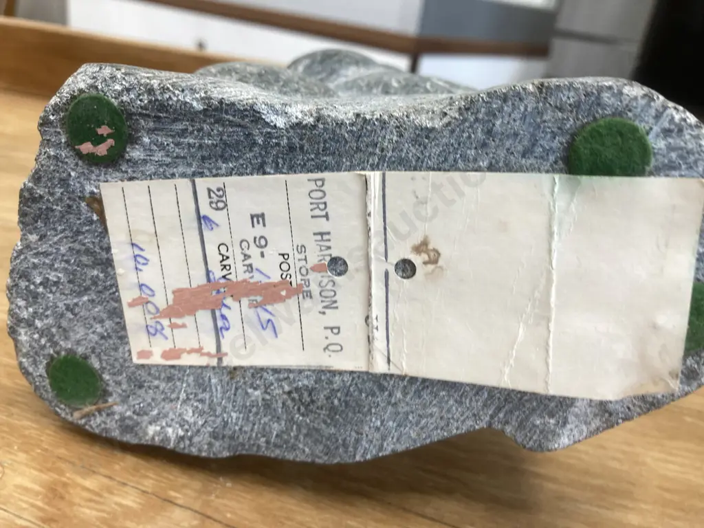 Vintage Inuit Soapstone Carving, 24 x 16cm Image 1++