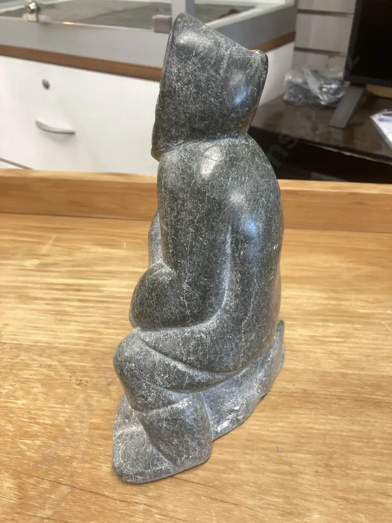 Vintage Inuit Soapstone Carving, 24 x 16cm Image 1++