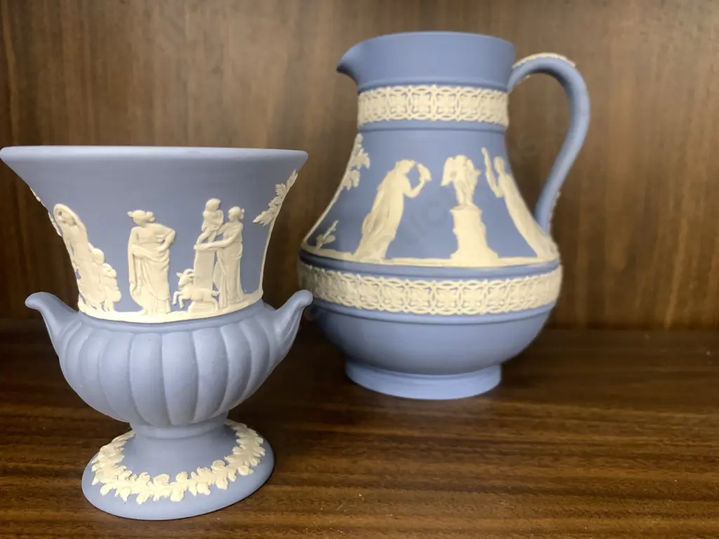 Wedgwood Jug & Urn, Blue / White Image 1++