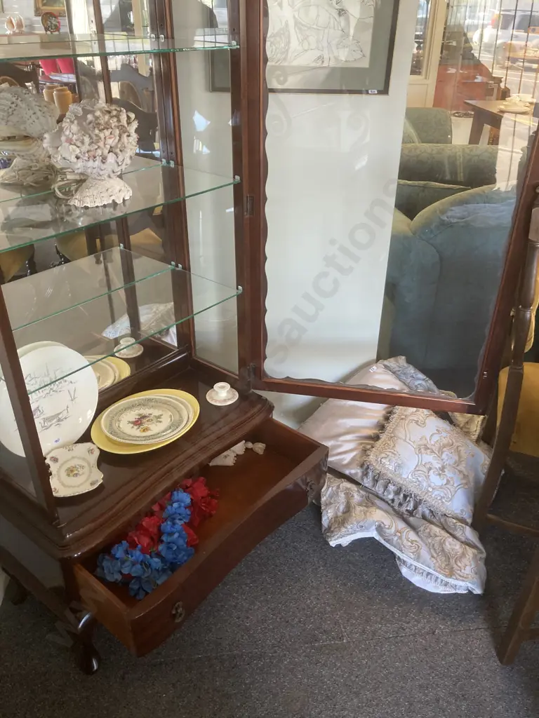 Mahogany Dome Top China Display Cabinet, Mirrored Back, 3 Adjustable Glass Shelves, Cabriole Legs, Image 1++