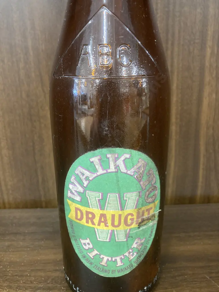 Vintage Waikato Breweries Ltd Waikato Draught Brown Glass Beer Bottle, H30cm Image 1++
