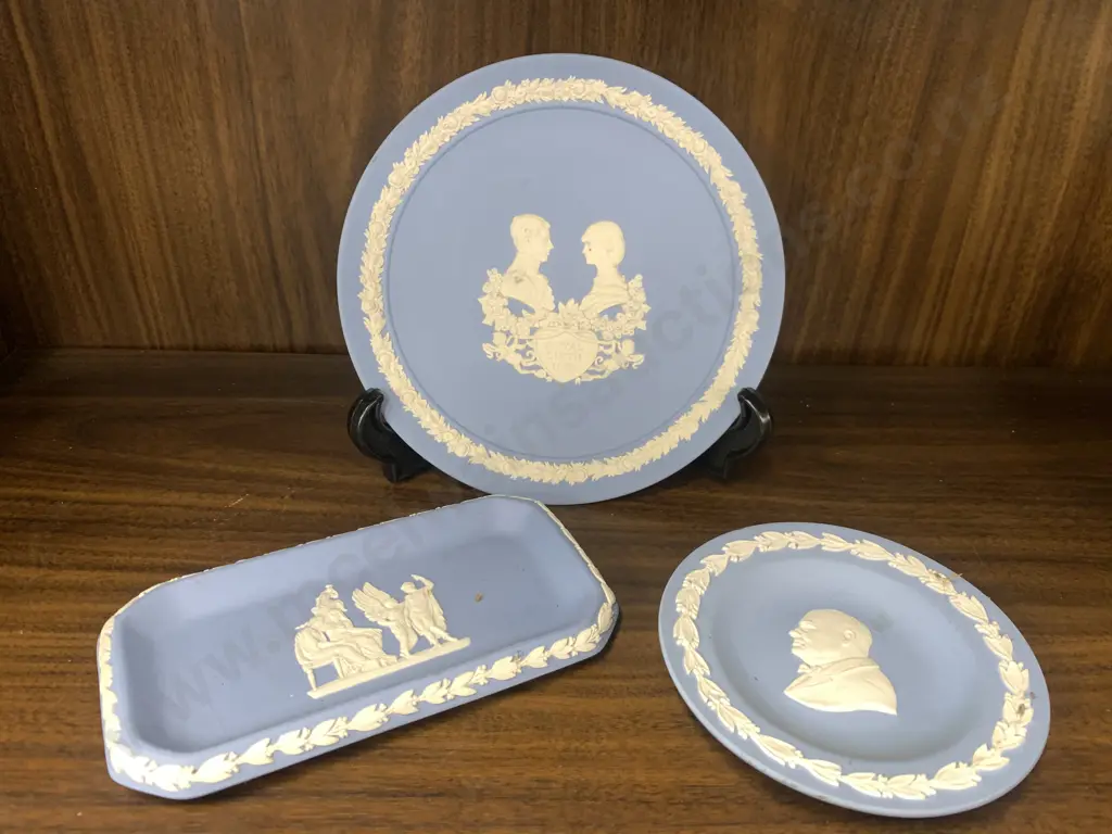 Wedgwood Items x 3, Plates x 2 & Rectangular Dish, Blue / White Image 1++