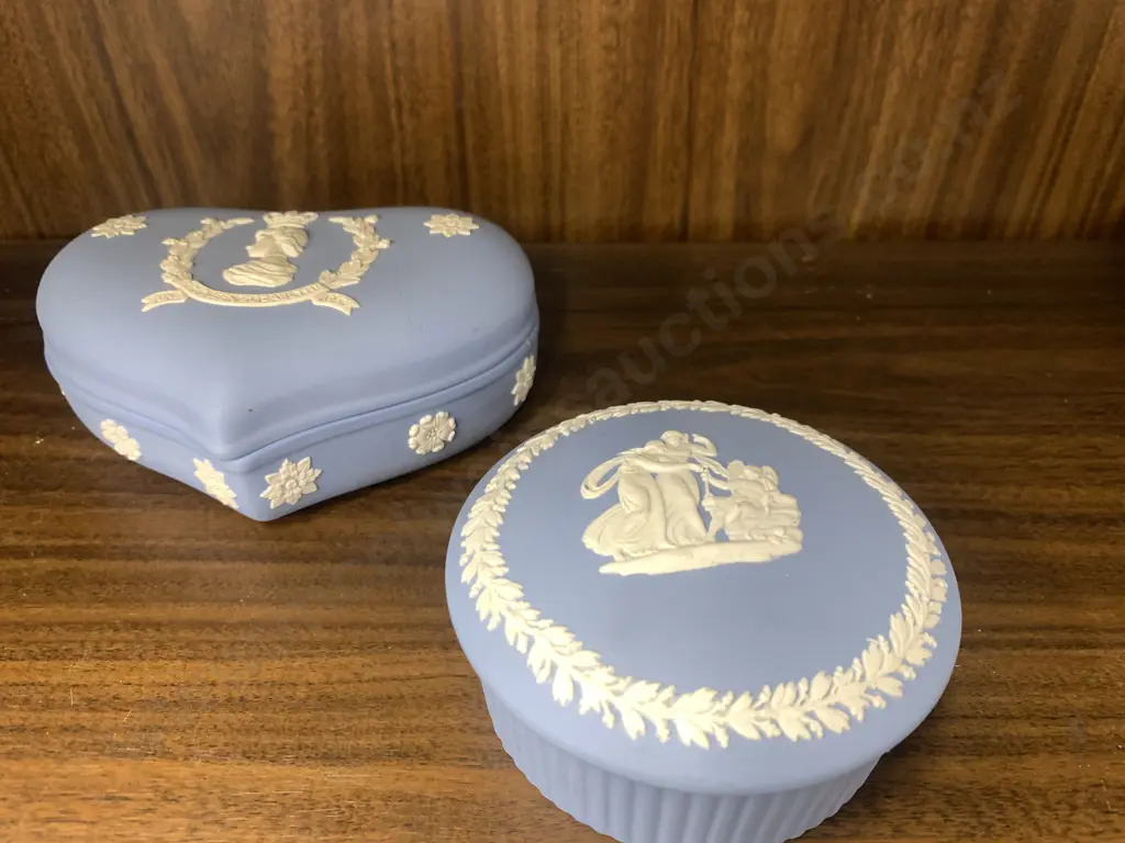 Wedgwood Lidded Trinket Dishes x 2, Blue / White Image 1++