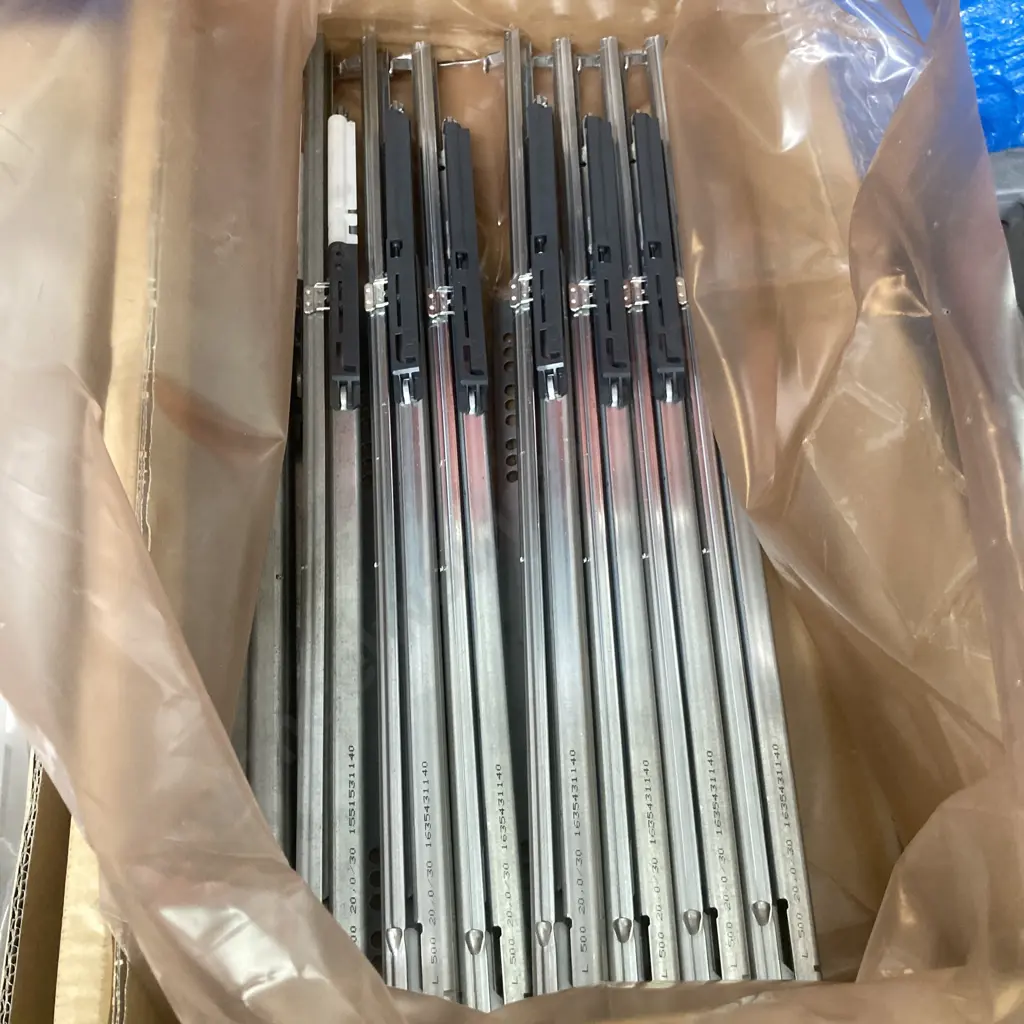 Hetitich Multitech Cabinetry Hardware, Assorted  x 5 Boxes Image 1++