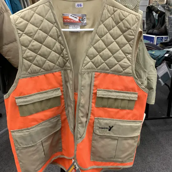 Winchester Hunting Vest. Deluxe Front loader. Size Large