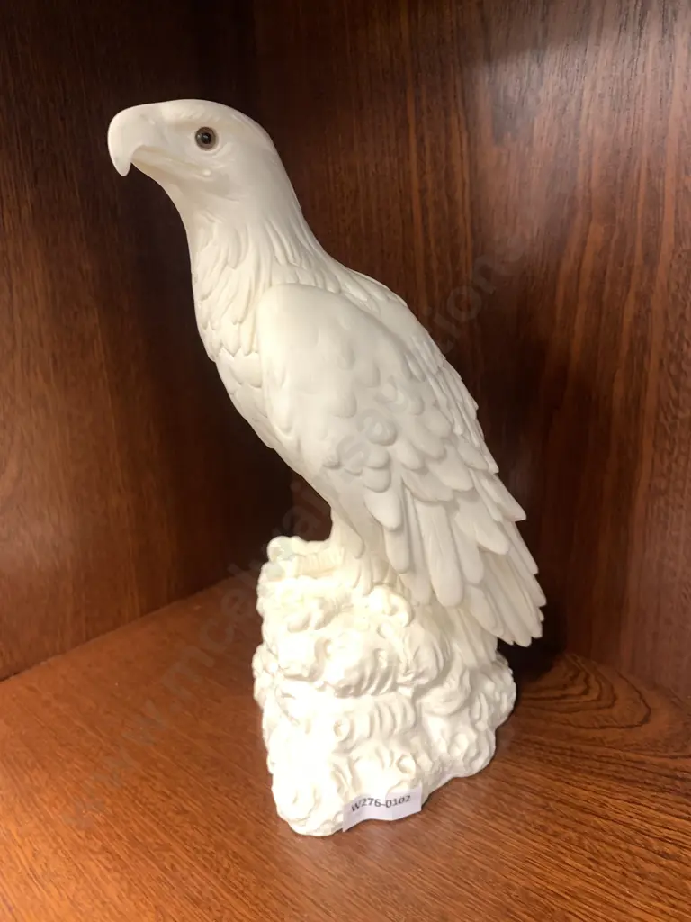 Perched Eagle Resin Fiqurine H25cm Image 1++