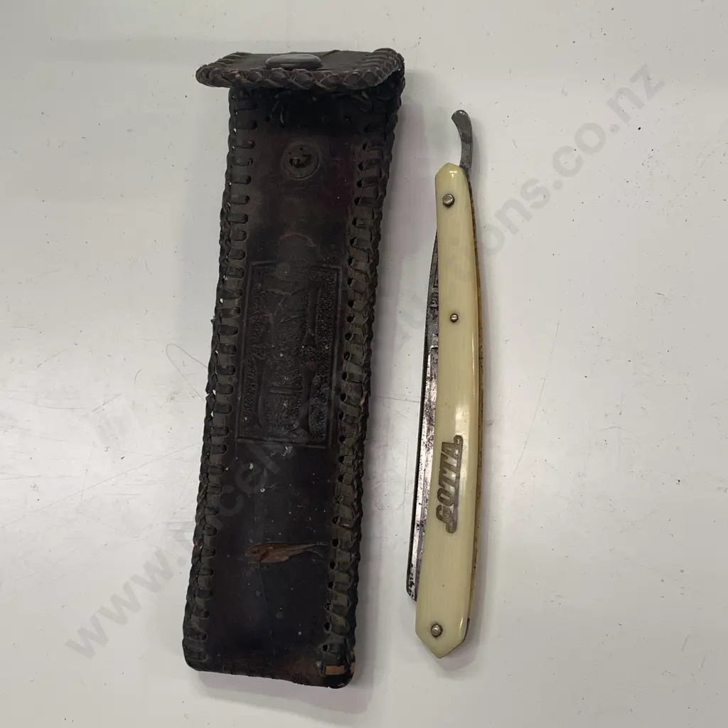 Vintage Bone Handled Gotta Straight Razor with Leather Sheath Image 1++
