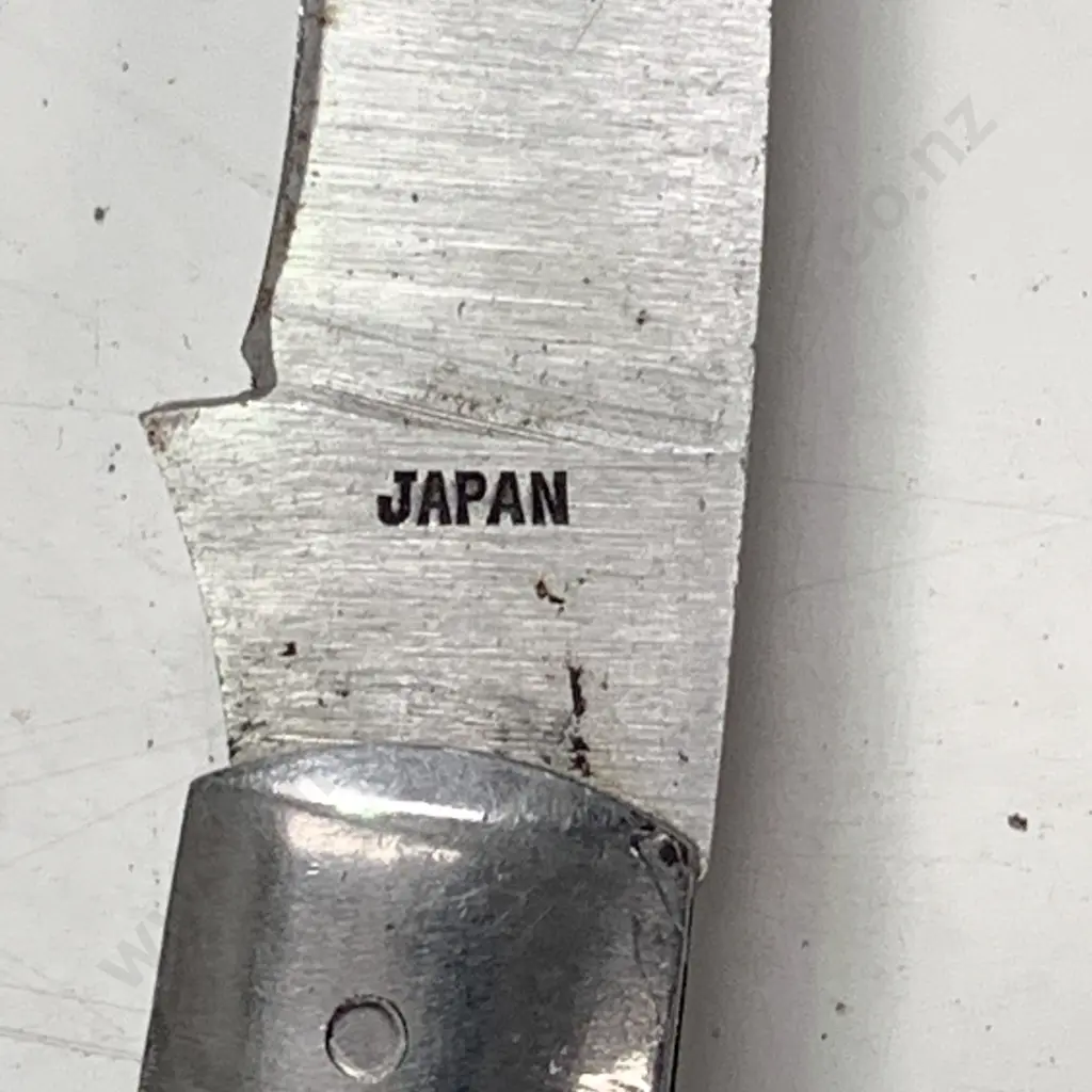 Trio of Vintage Wooden Handle Retractable Pruning/Gardening Knives, incl I.XL George Wostenholk Sheffield England Image 1++