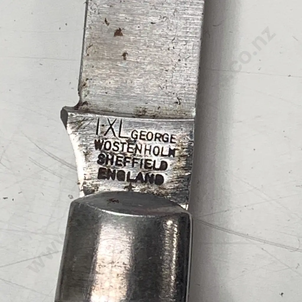 Trio of Vintage Wooden Handle Retractable Pruning/Gardening Knives, incl I.XL George Wostenholk Sheffield England Image 1++