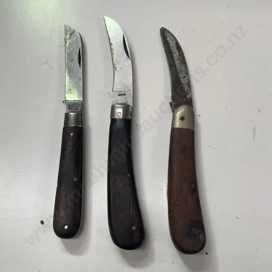 Trio of Vintage Wooden Handle Retractable Pruning/Gardening Knives, incl I.XL George Wostenholk Sheffield England
