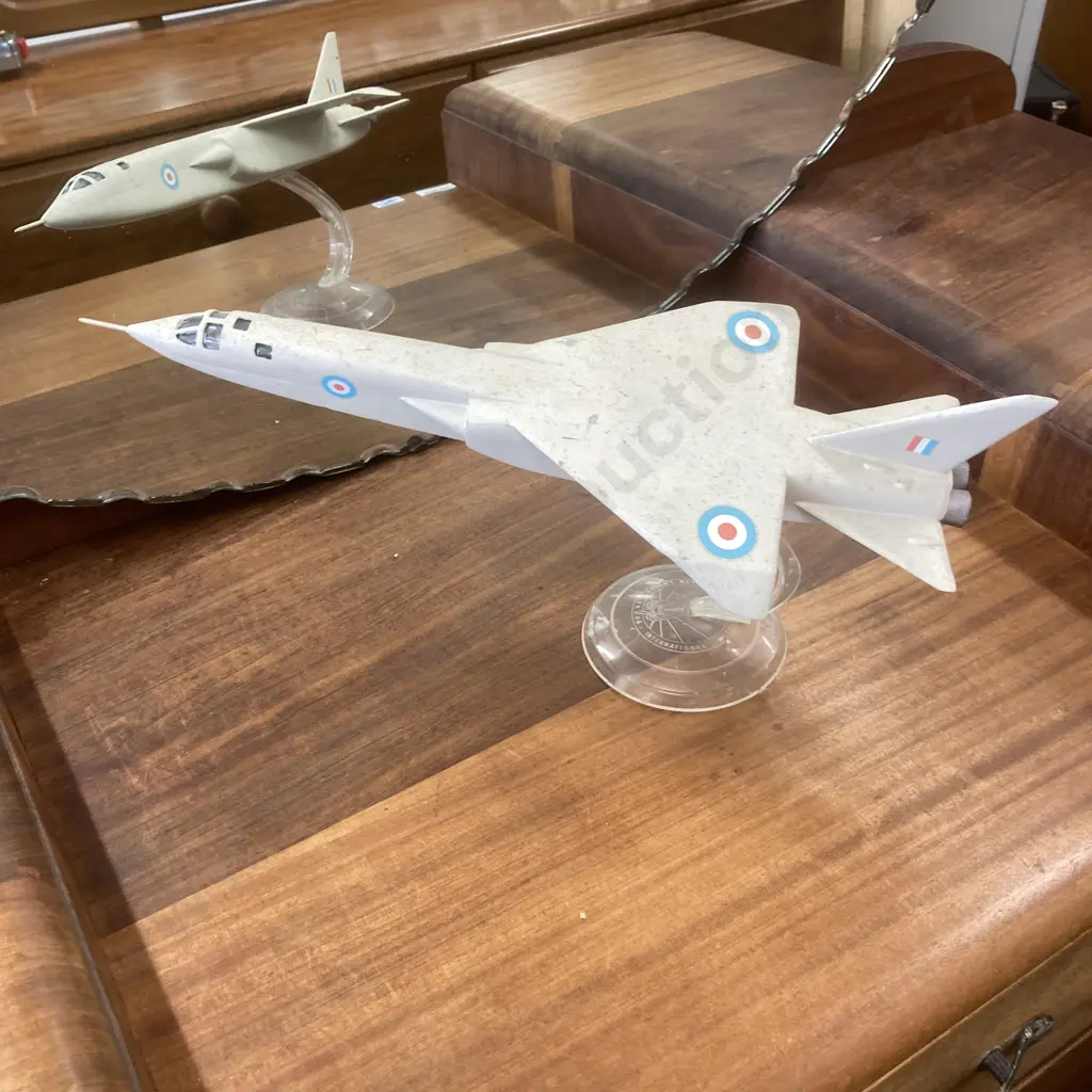 Model XR220 On Stand, 35 x 15cm Image 1++